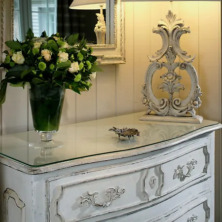 Chateau Clery Hotell 3*