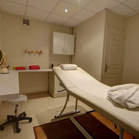 Chateau Clery Hotell