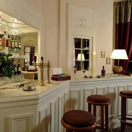 Najeti Château Cléry 3*