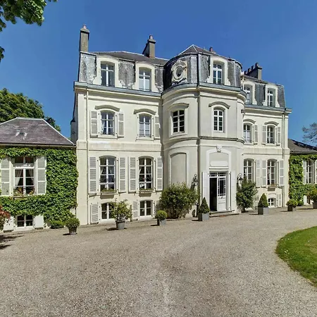 Najeti Château Cléry 3*