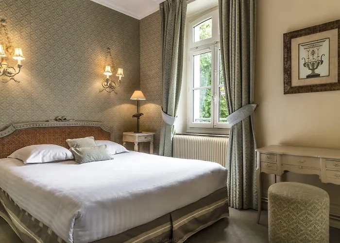 Hotel Chateau Clery 3*