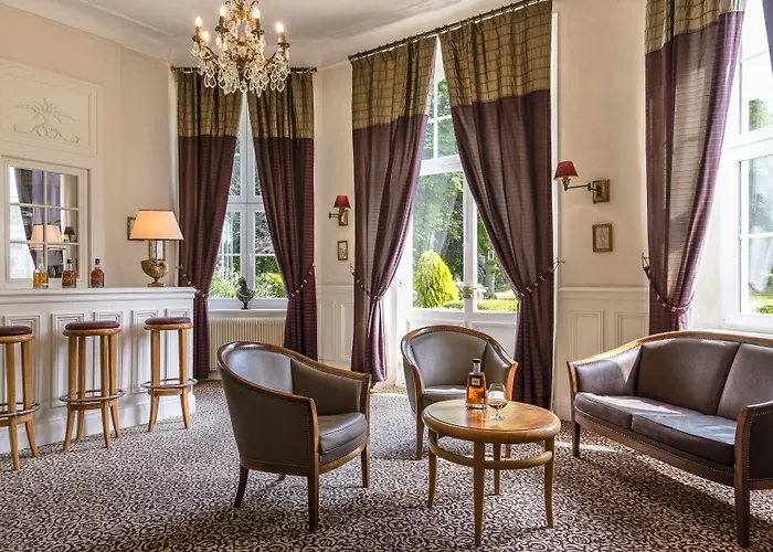 Hotel Chateau Clery 3*