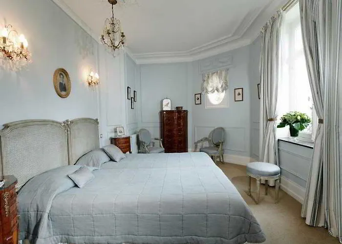 Hotel Chateau Clery 3*