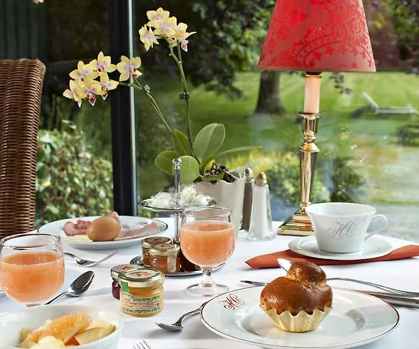 Hotel Chateau Clery 3*