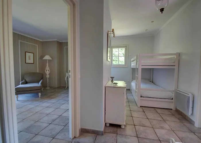 Hotel Chateau Clery 3*