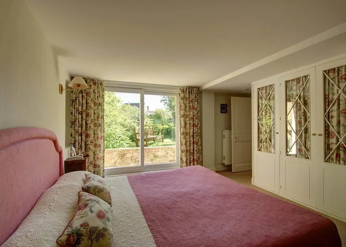 Hotel Chateau Clery 3*